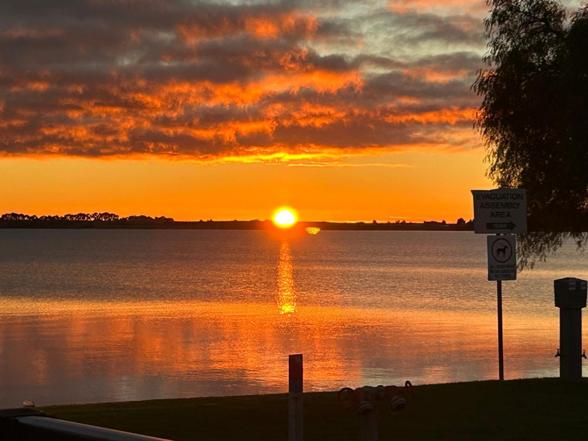 Lake Boga Caravan Park Zewnętrze zdjęcie
